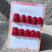 365nails: "크림슨 벨벳" – 3D 레드 라인스톤 수제 스퀘어형 네일