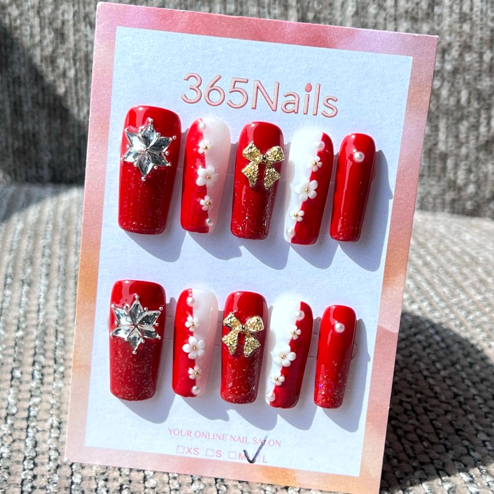 365nails: "진홍 축제" – 3D 눈송이 & 리본 수제 코핀형 네일