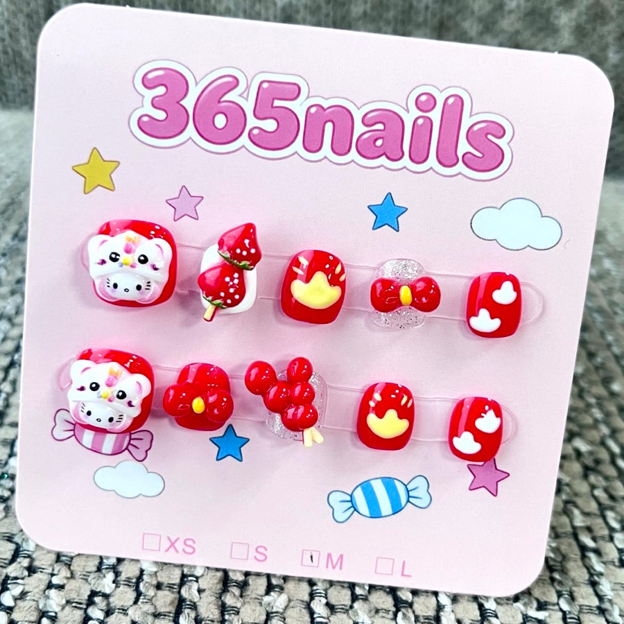 365nails: "달콤한 딸기 곰" – 3D 캐릭터 수제 숏 네일