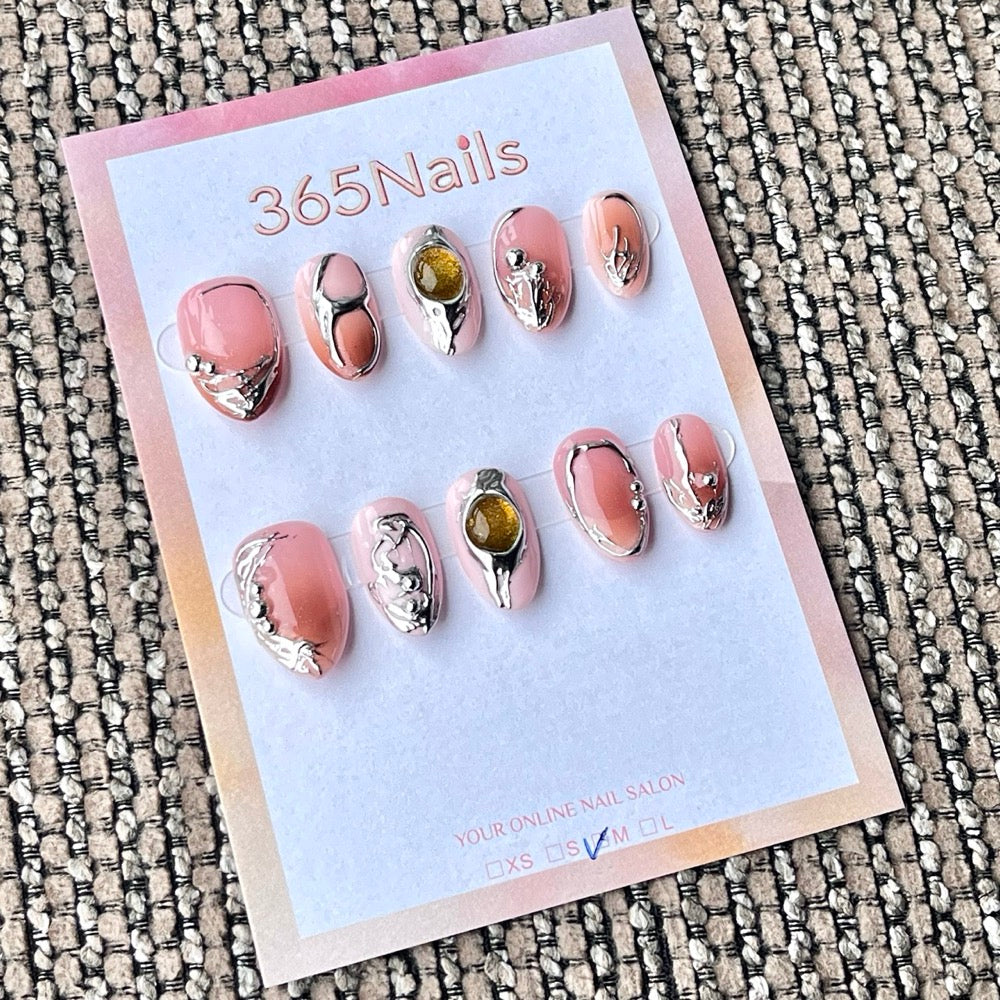 365nails : "Rose blush dégradé ligne métallique irrégulière argentée et pierre dorée" – Luxe minimaliste Fait main Mi-long Ongles amande