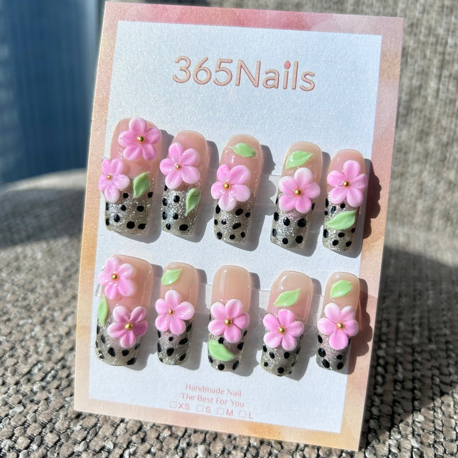 Flore sculptée — Polka Pink Sakura : fleurs roses 3D sur french à pois argent pailleté