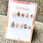 365nails 天際夢 — 3D 立體花卉與金箔 手工製 短款杏仁形穿戴甲
