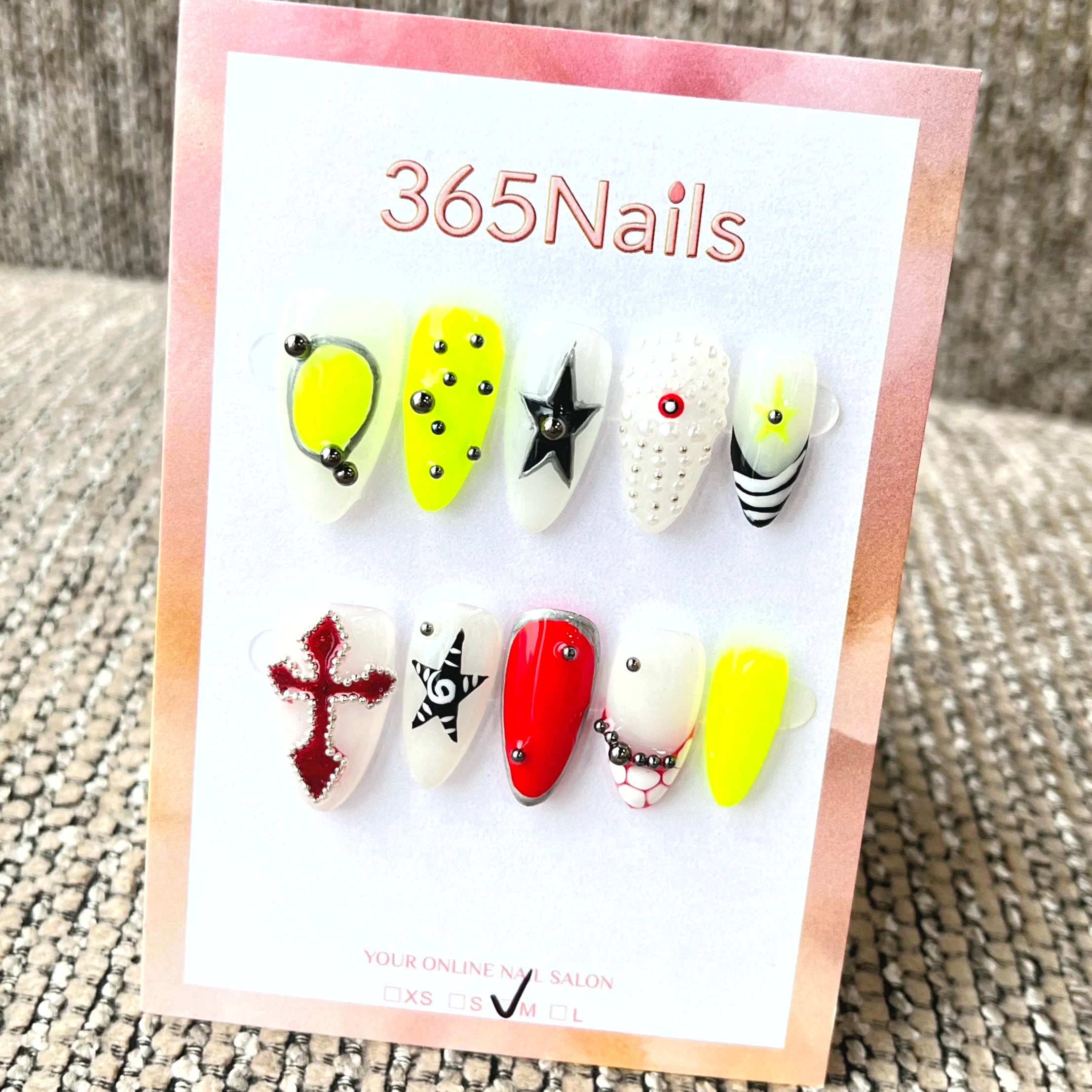 365nails: "Rebel Punk" 3D 십자가 & 해골 수제 미디엄 아몬드형 네일