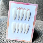 365nails: 달빛 진주 글로우 – 수제 롱 샤프 스틸레토형 네일