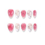 Uñas postizas 365Nails Milky French con degradado rosa melocotón, tallado floral 3D y detalles de cristal.