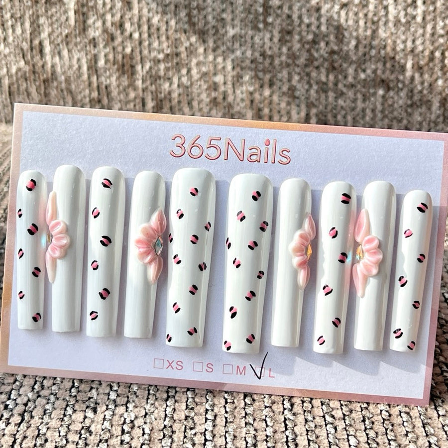 365nails: 화이트·핑크 호피 꽃무늬 라인스톤 롱 수제 사다리꼴형 프레스온 네일