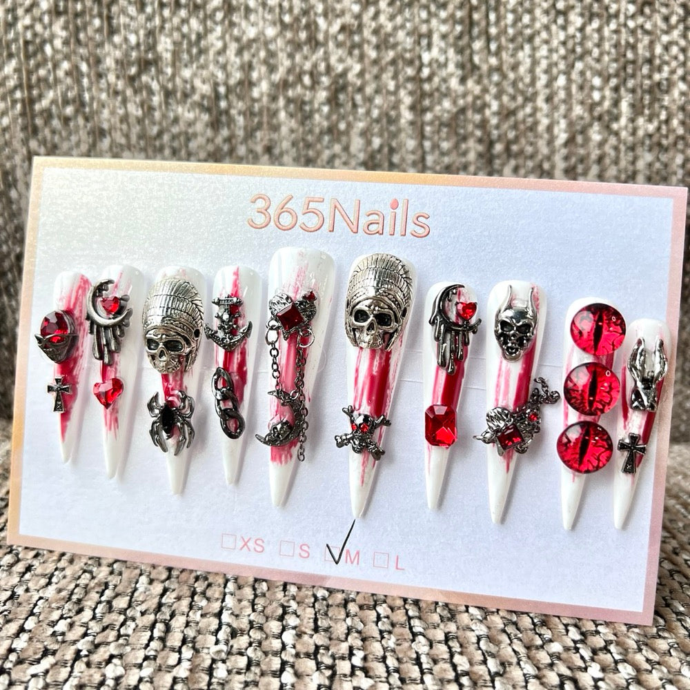 365nails: "고딕 블러드 스컬 참" – 수제 프레스온 네일