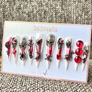 365nails: "고딕 블러드 스컬 참" – 수제 프레스온 네일