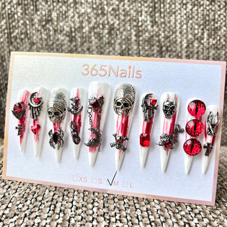 365nails: 「哥德血色骷髏吊飾」—手工製穿戴甲