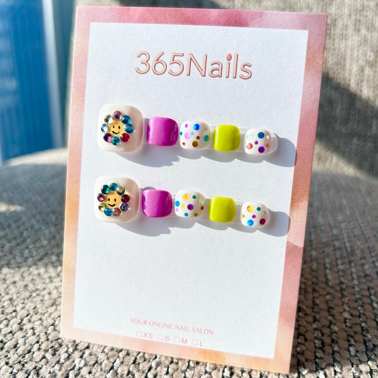 365nails: "rhinestone smiley pop" – handmade press-on pedicure