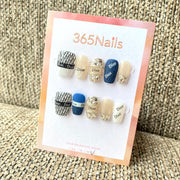 Luxury Logo 365nails: "Blue Monogram" – 럭셔리 타이포그래피 & 대형 라인스톤 수제 스쿼발형 네일