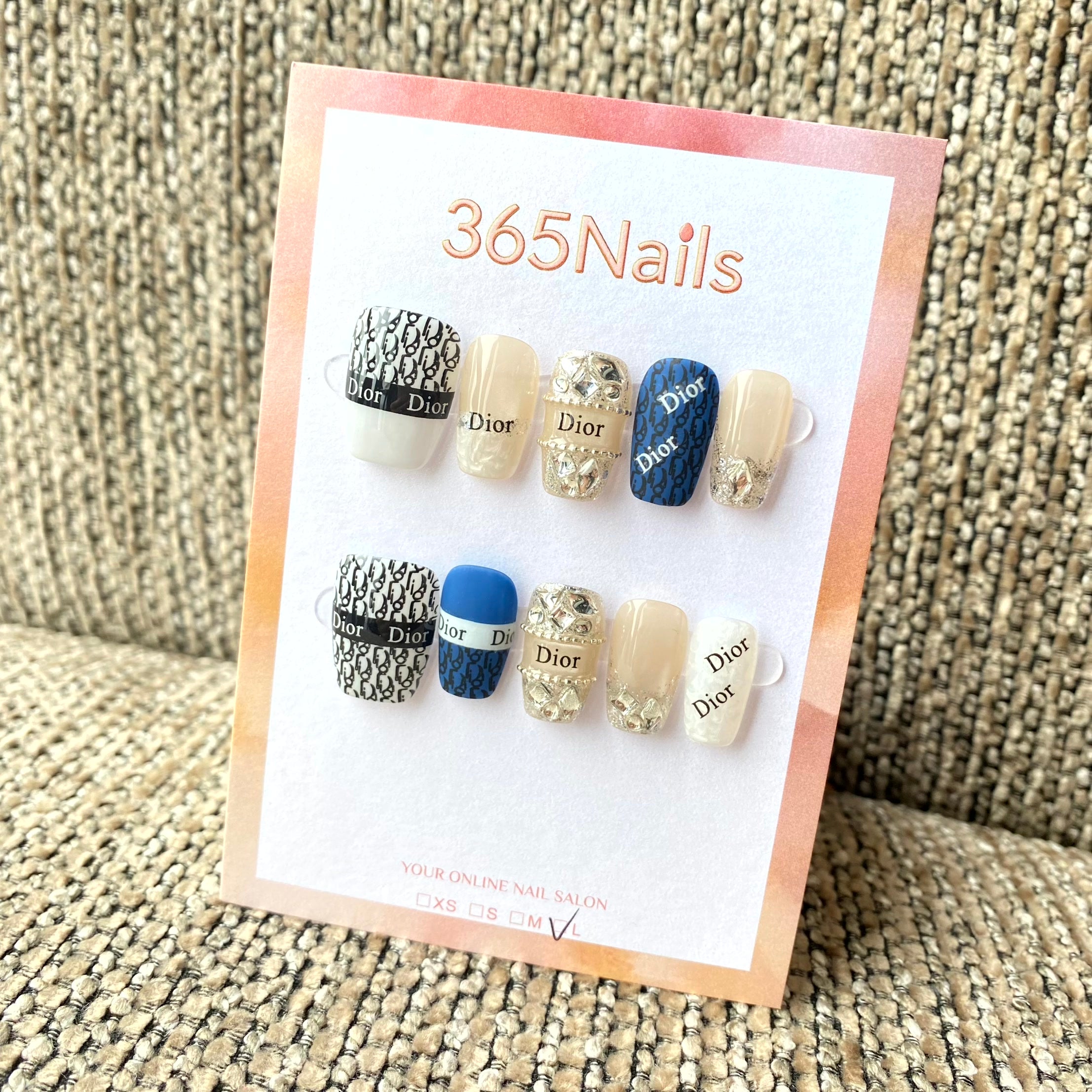 Luxury Logo 365nails: "Blue Monogram" – 럭셔리 타이포그래피 & 대형 라인스톤 수제 스쿼발형 네일
