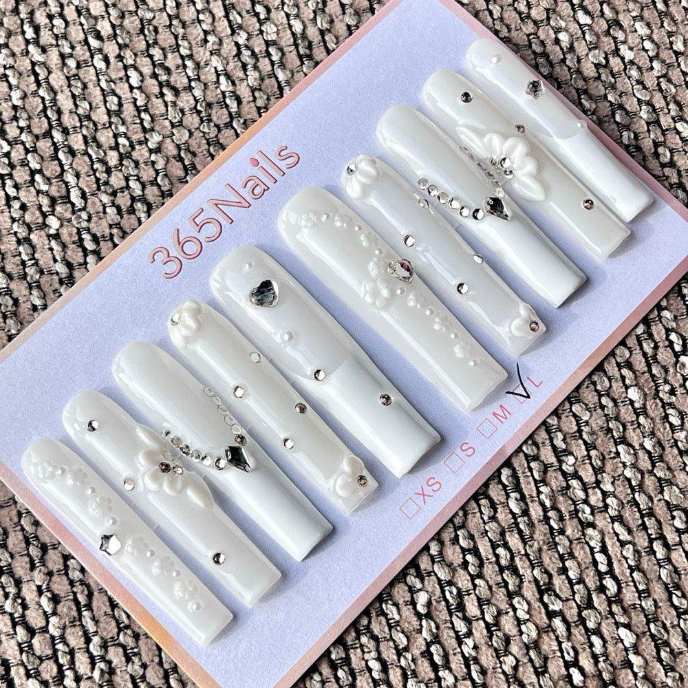 365nails: "Elegant White Flower Rhinestone Long" – Handmade Long Trapezoid Press-On Nails
