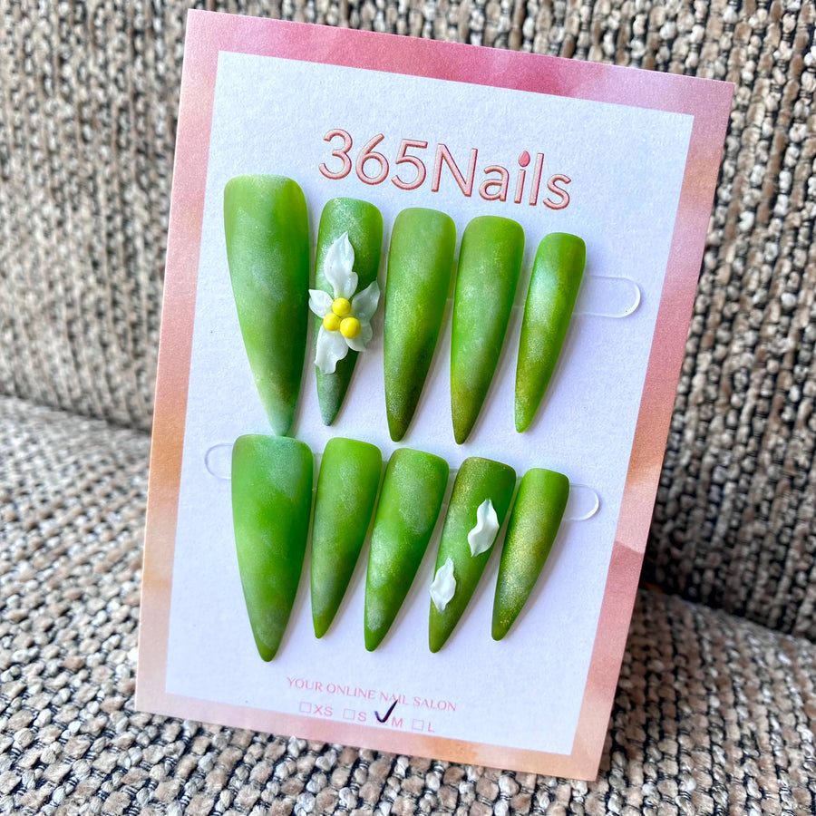 365nails：「翠綠綻放」— 霧面花卉手工製尖形甲片