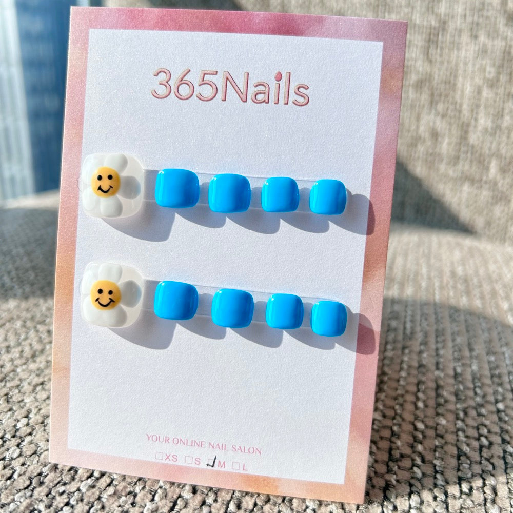 365nails: "smiley daisy" – handmade press-on toenails / pedicure