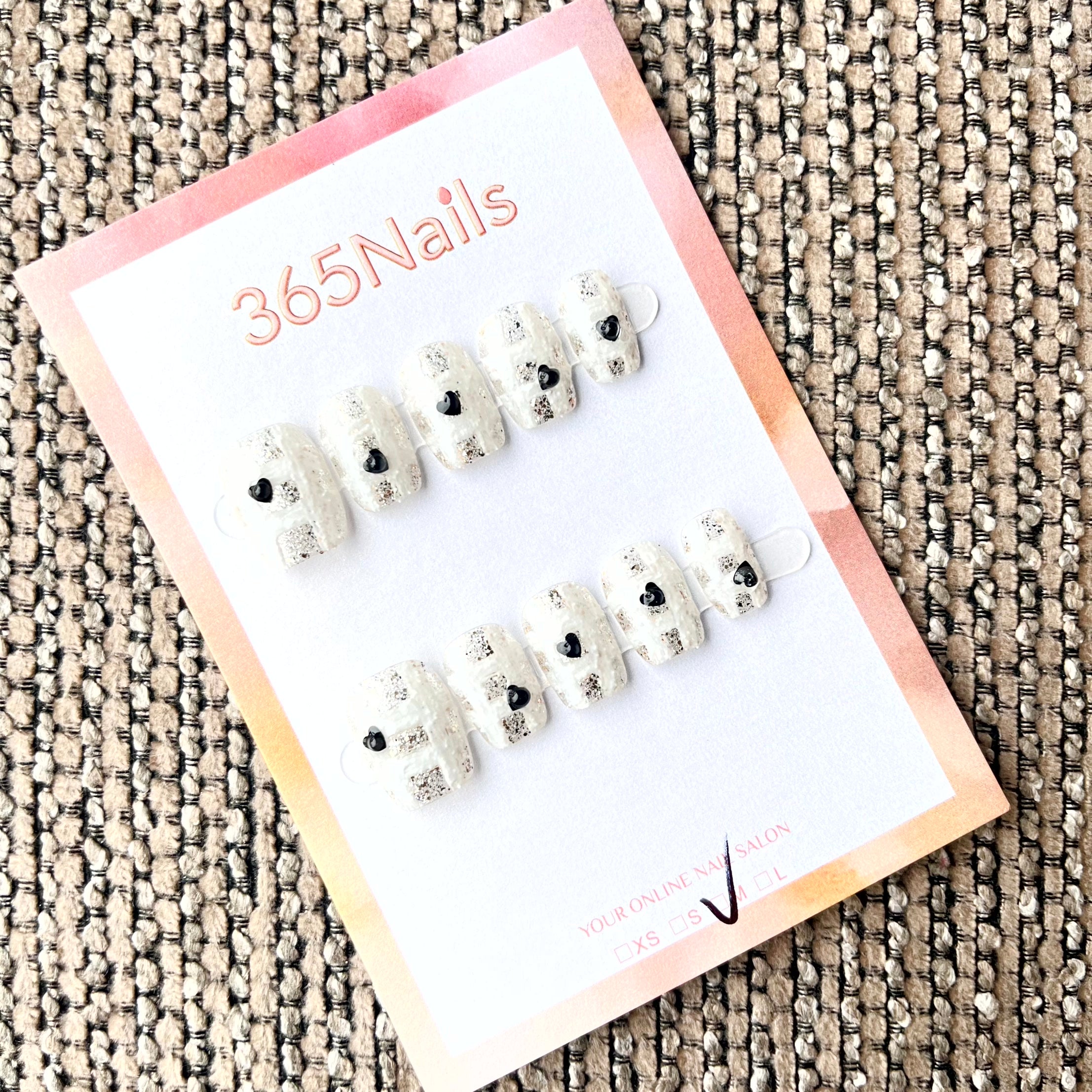 365nails : "Cœur tricoté" – Texturé 3D fait main ongles carrés courts