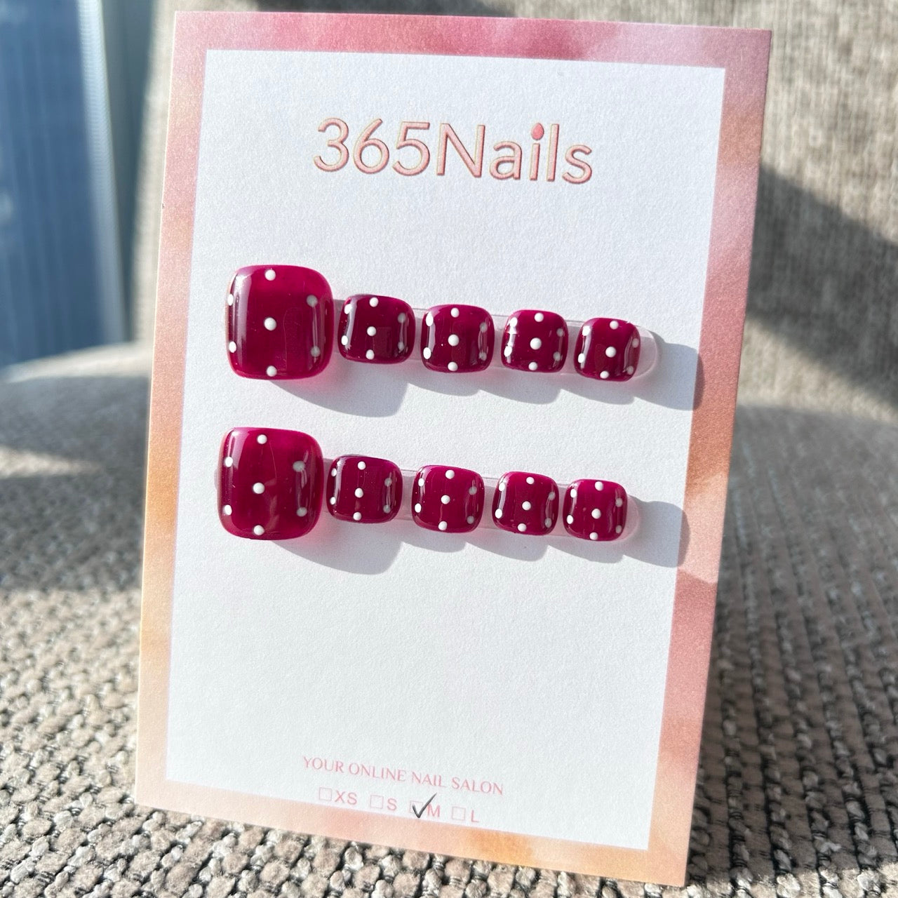 365nails: "retro burgundy dots" – handmade press-on toenails / pedicure