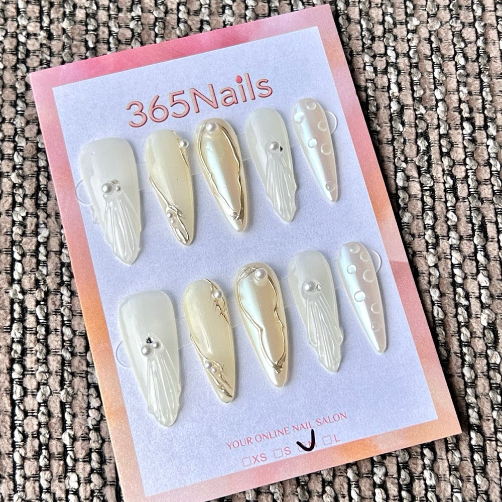 365nails: "Elegant White Gold Pearl Shell Medium" – Handmade Medium Stiletto Press-On Nails