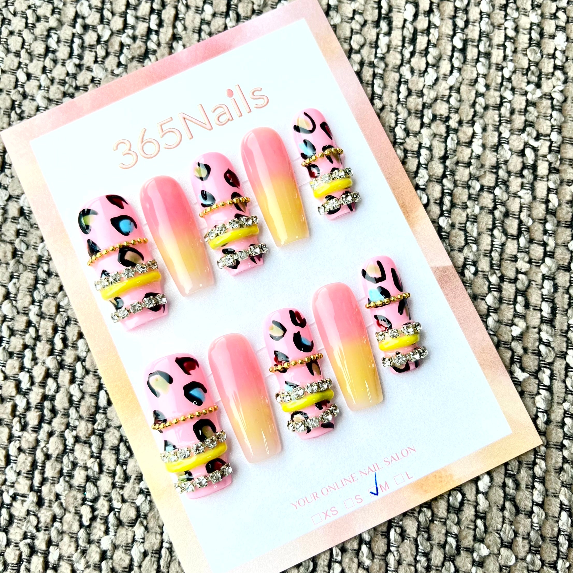 Y2K Oncinha Rosa: "Corrente de Oncinha com Degradê Amarelo e Rosa" – Unhas Postiças Longas no Formato Caixão