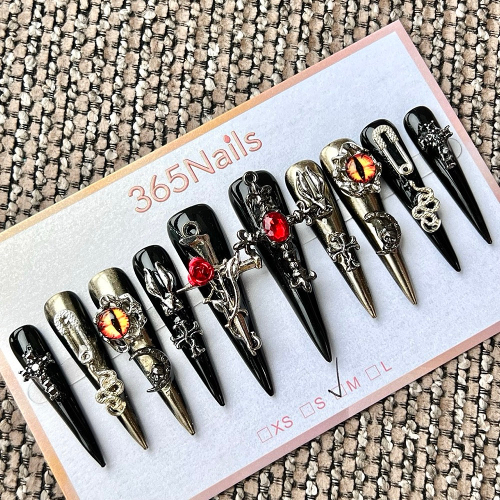 365nails: "Romance sanguine gothique" – ongles press-on fait main