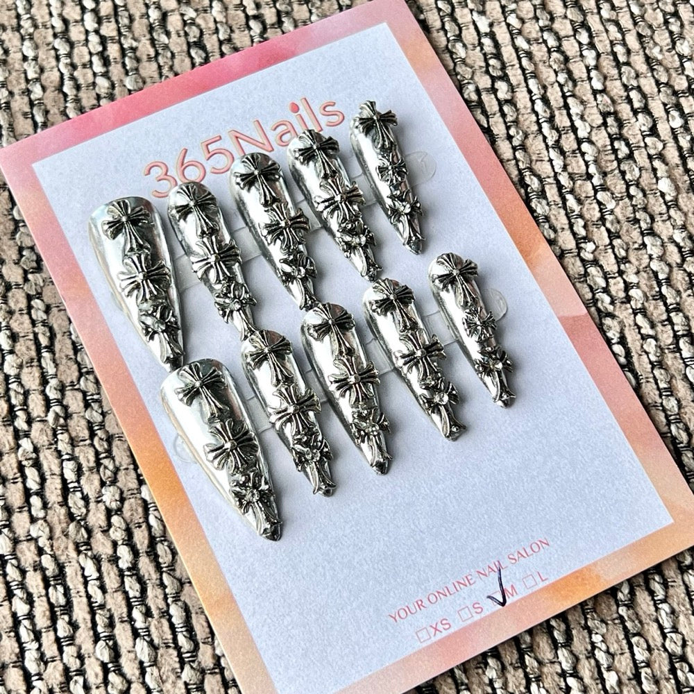 365nails: 「銀十字哥德風」— 3D金屬十字架鏡面手工製尖形甲片