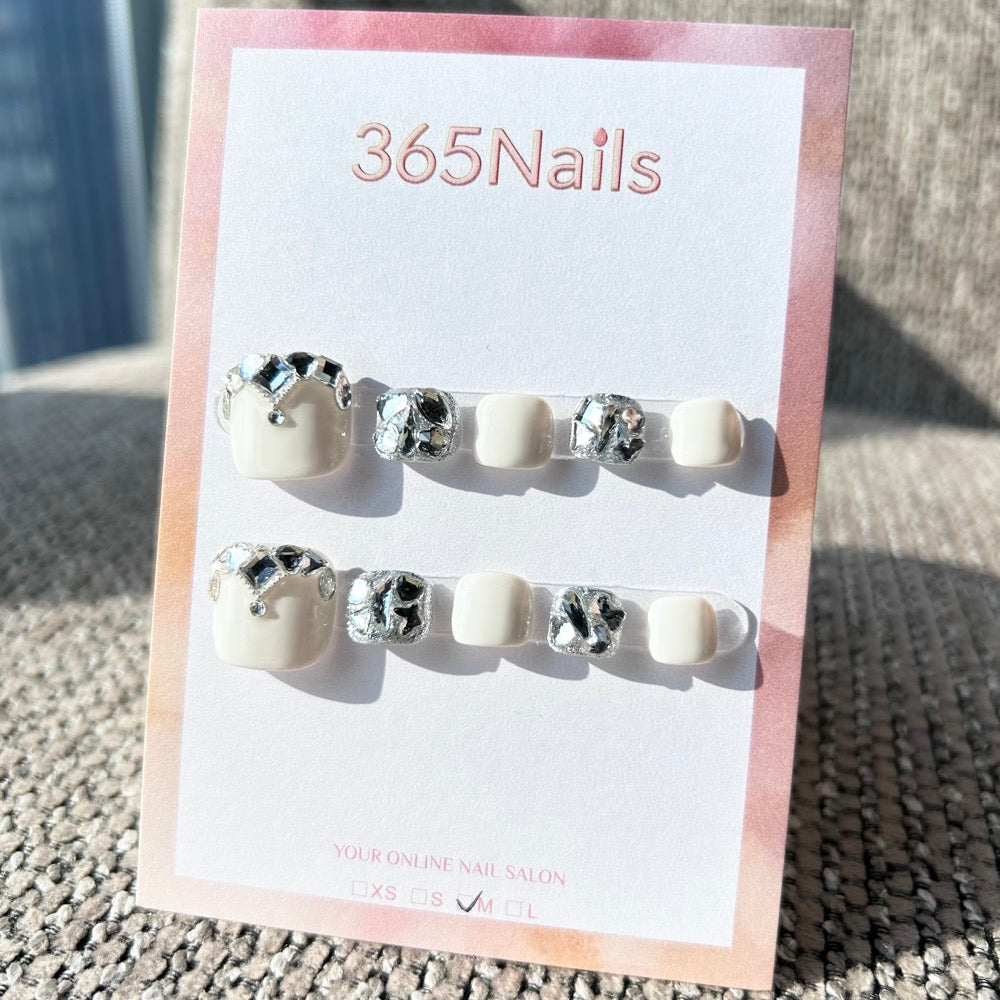 365nails: "silver crushed diamond" – handmade press-on toenails / pedicure