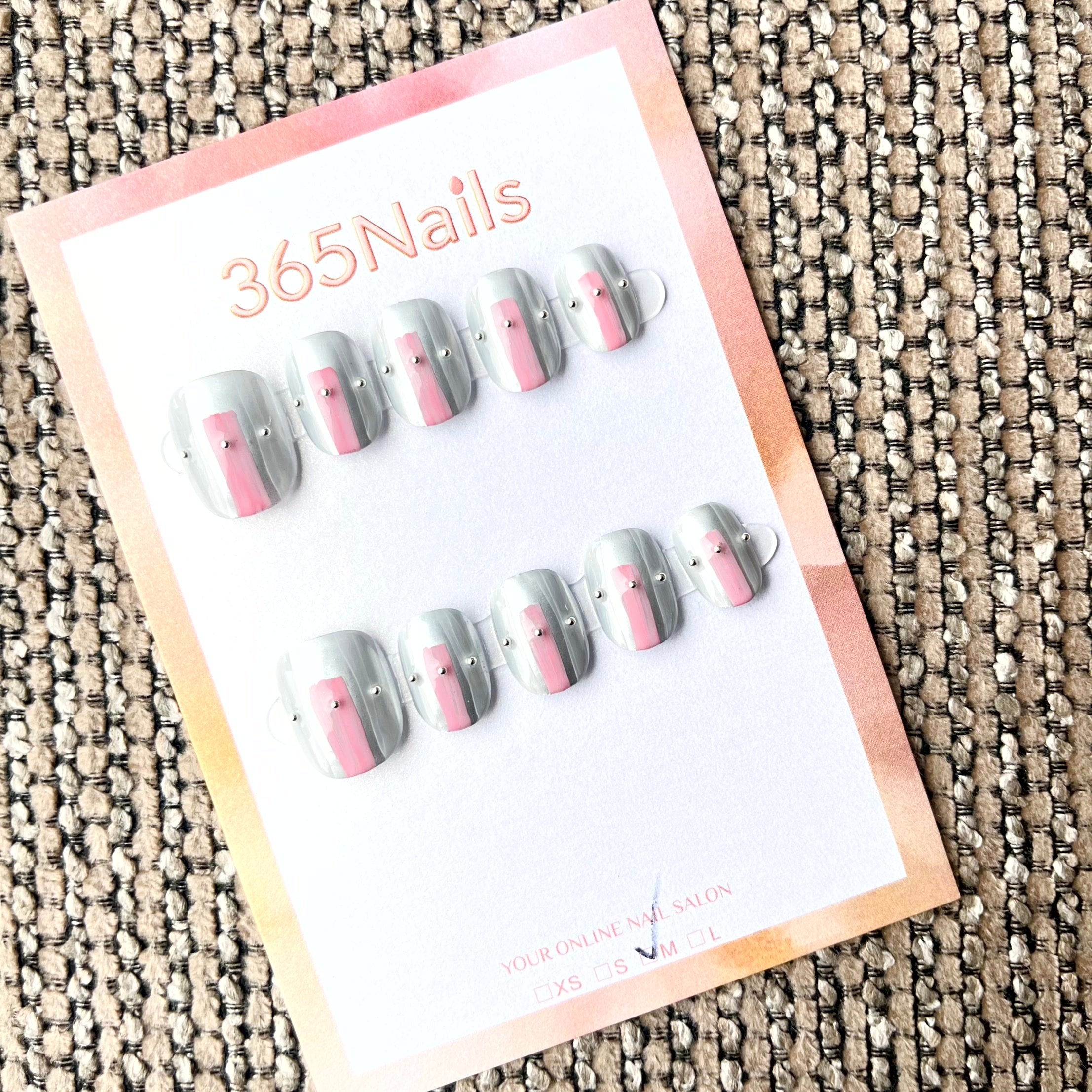 365nails: "스윗 블러쉬" – 미니멀 스트라이프 수제 숏 스퀘어형 네일