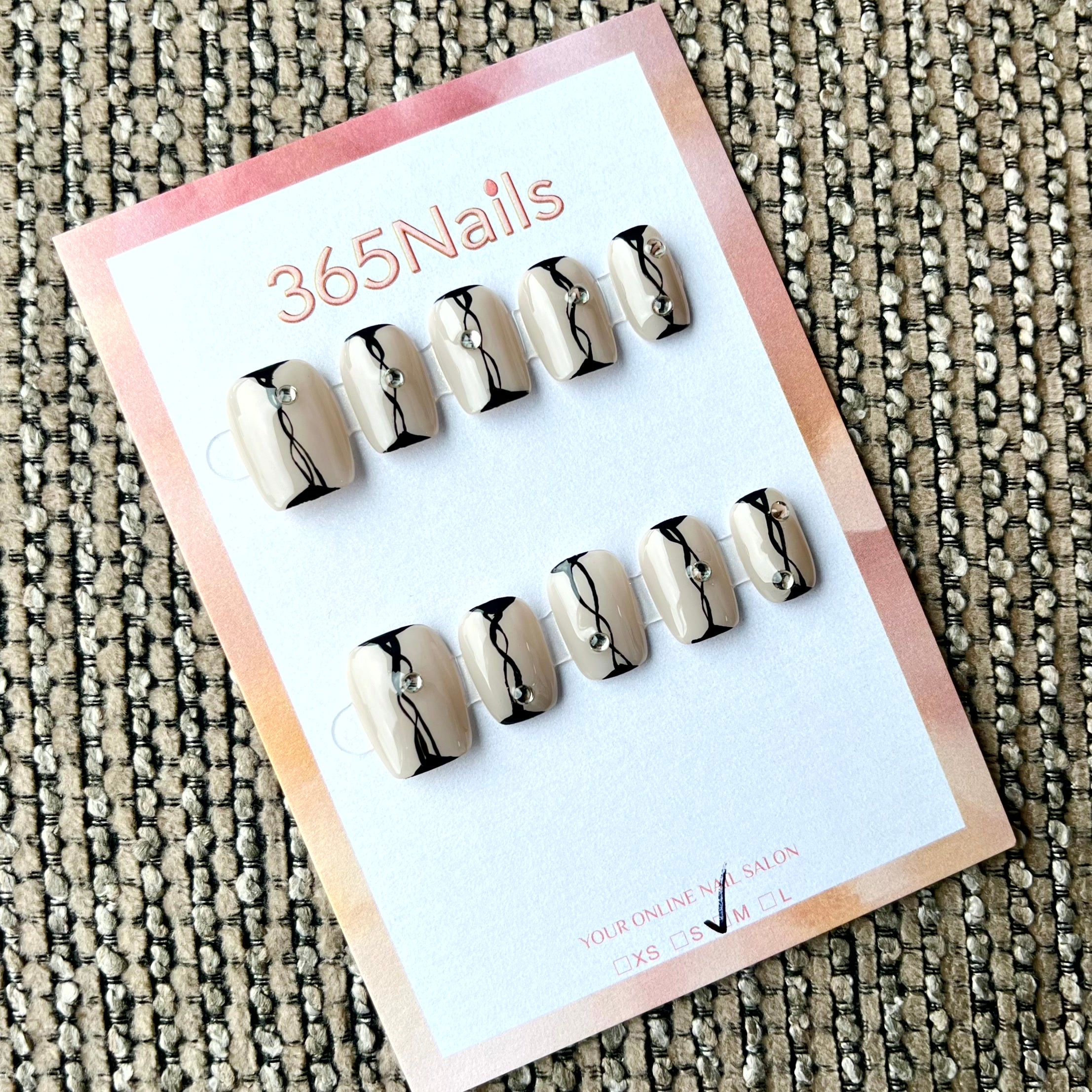 365nails: "Noir Muse" – 손그림 추상 라인 아트 수제 숏 스퀘어형 프레스온 네일