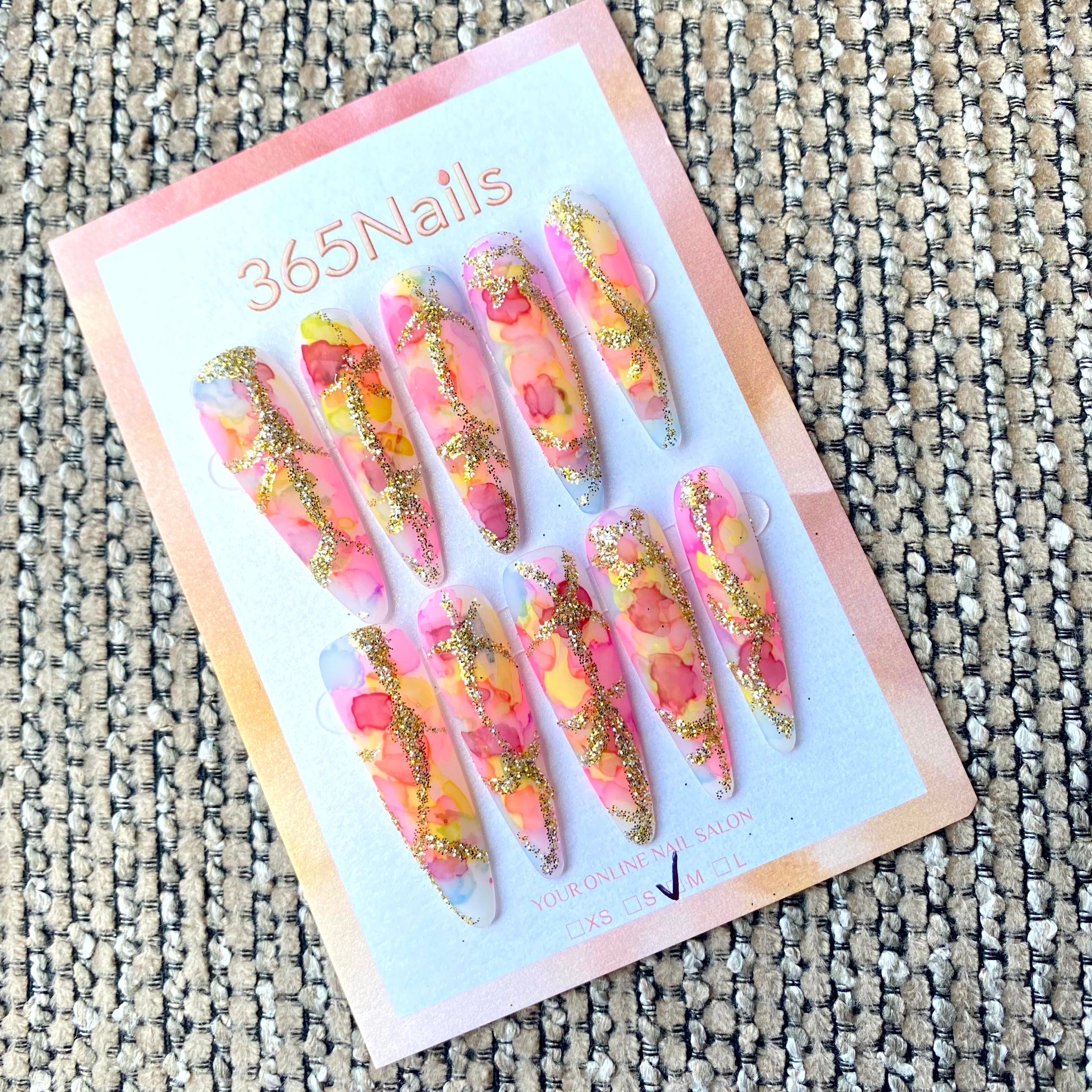 365nails: "Veine dorée aquarelle" – effet marbré lavis d'encre et bandes pailletées, fait main — ongles forme stiletto
