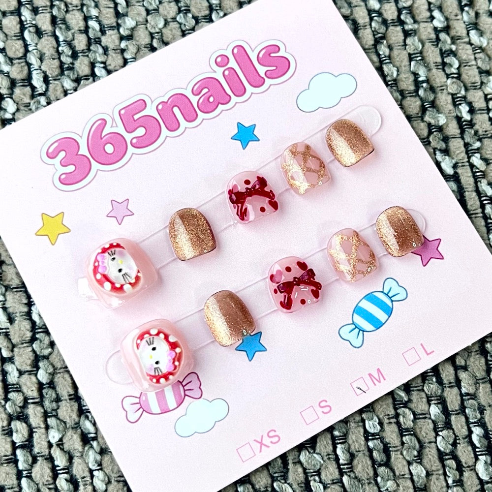 365nails: "Acogedor picnic de osos" – Uñas cortas hechas a mano con personajes 3D