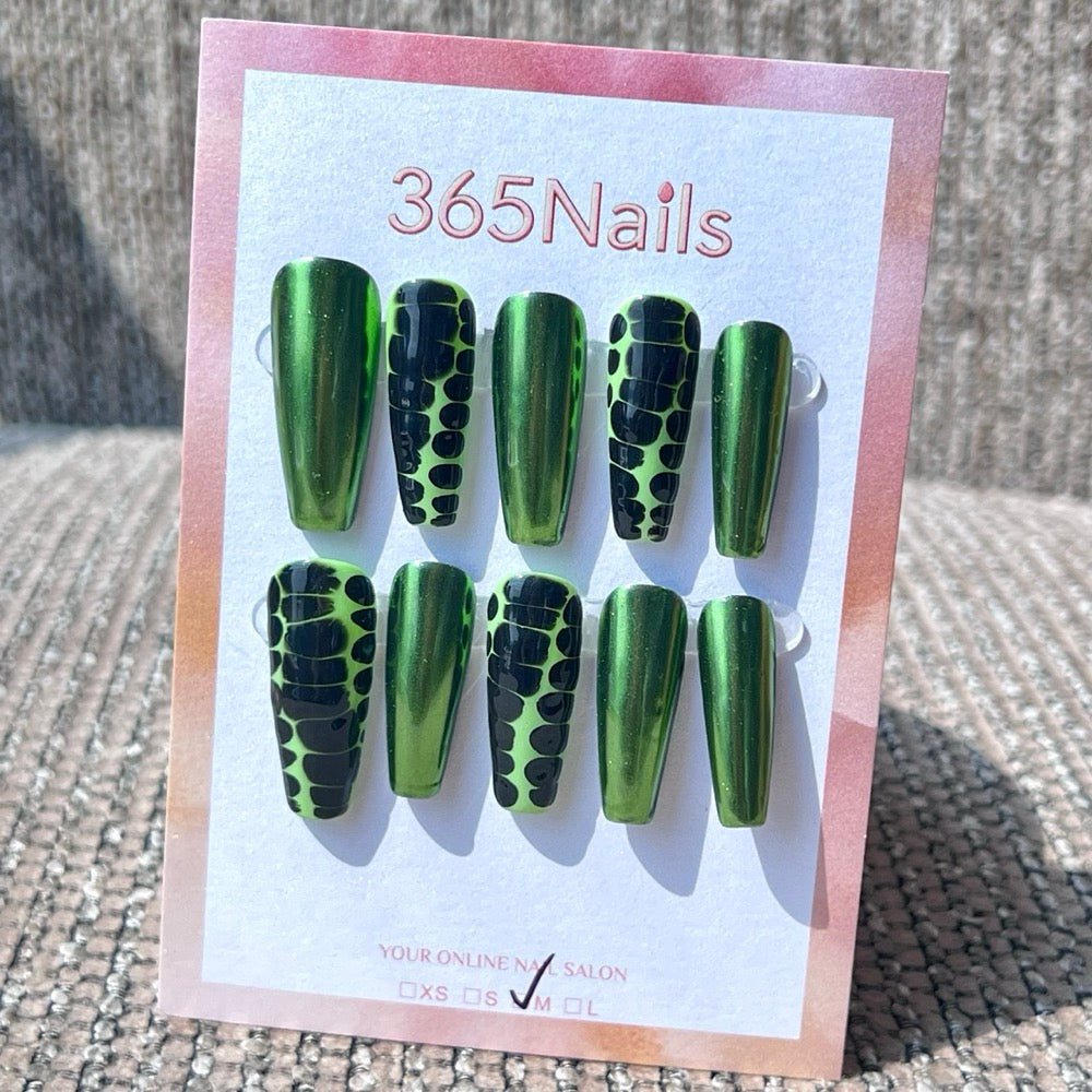 365nails：「毒綠鏡面鱷魚紋」 – 金屬綠鱷魚紋手工製棺材形穿戴甲