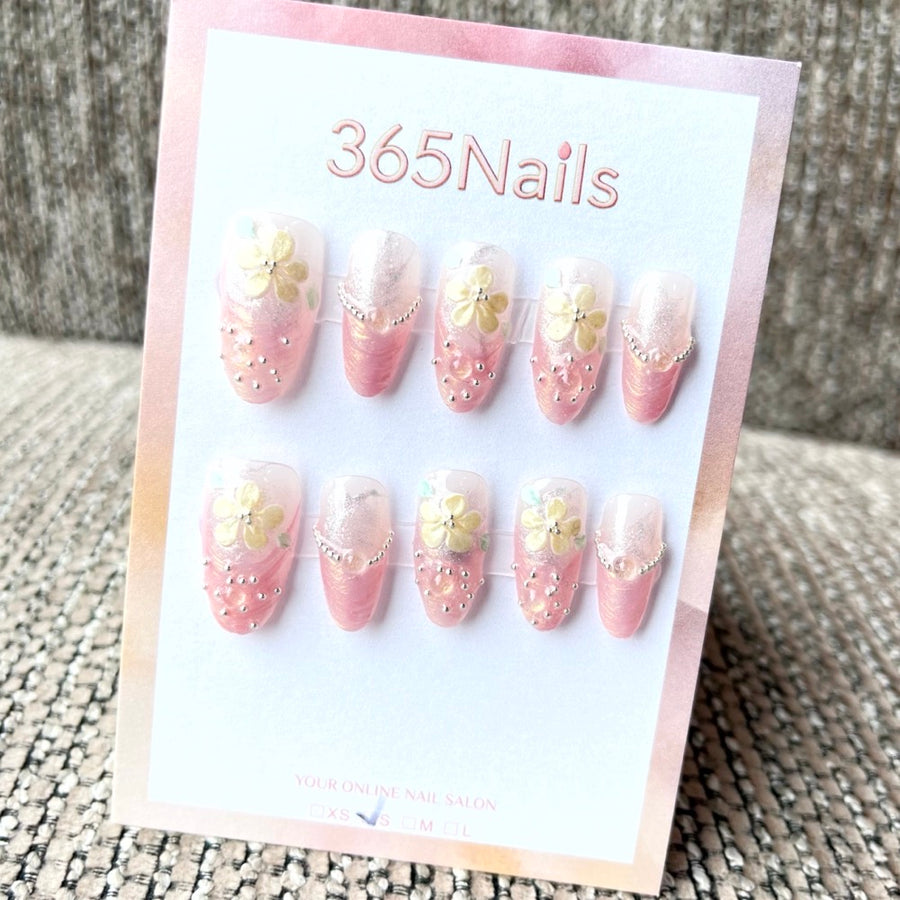 365nails: "피치 블라썸 듀" – 3D 입체 꽃 수제 미디엄 아몬드형 네일