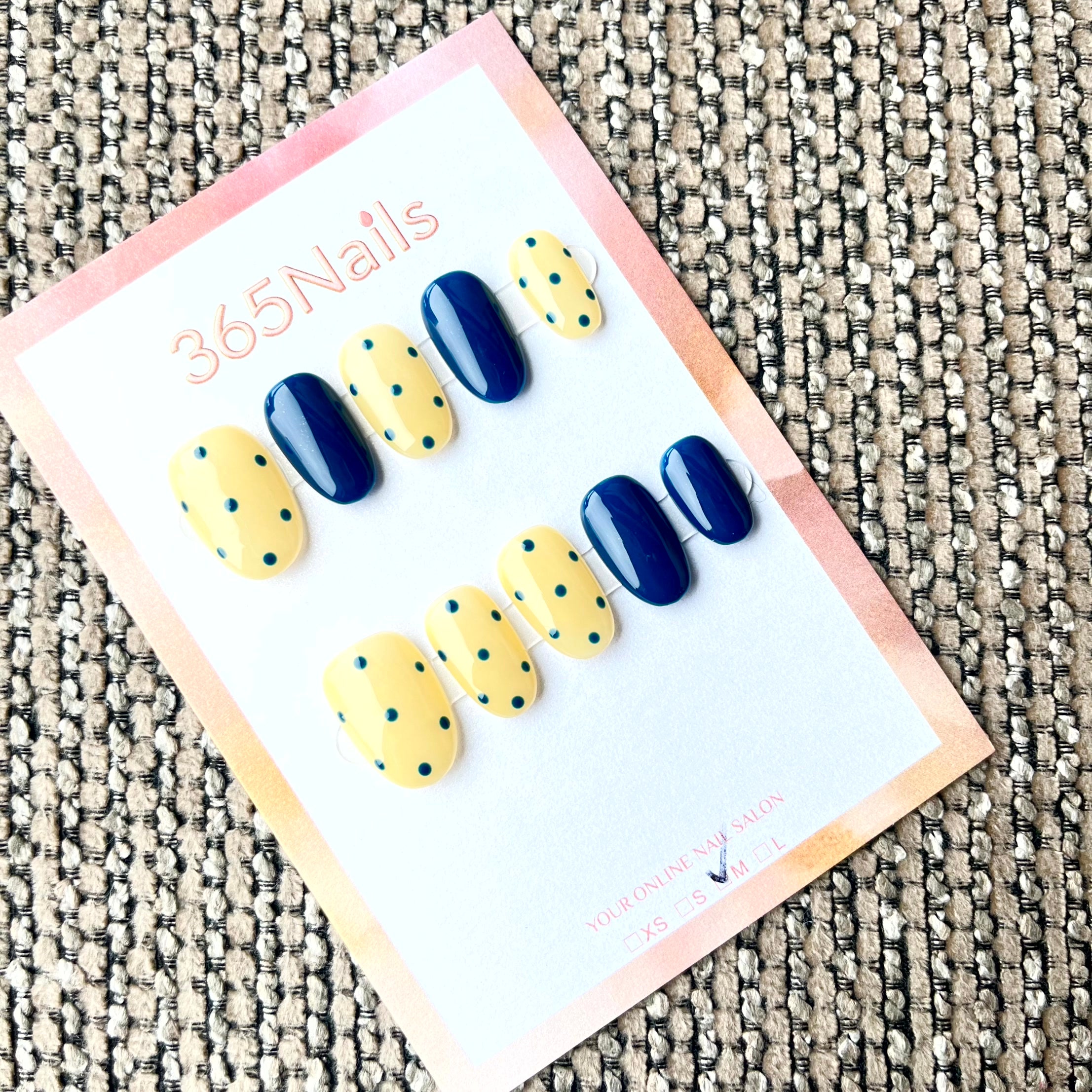 365nails: "레몬 제스트" – 손으로 그린 도트 수제 숏 스퀘어형 네일