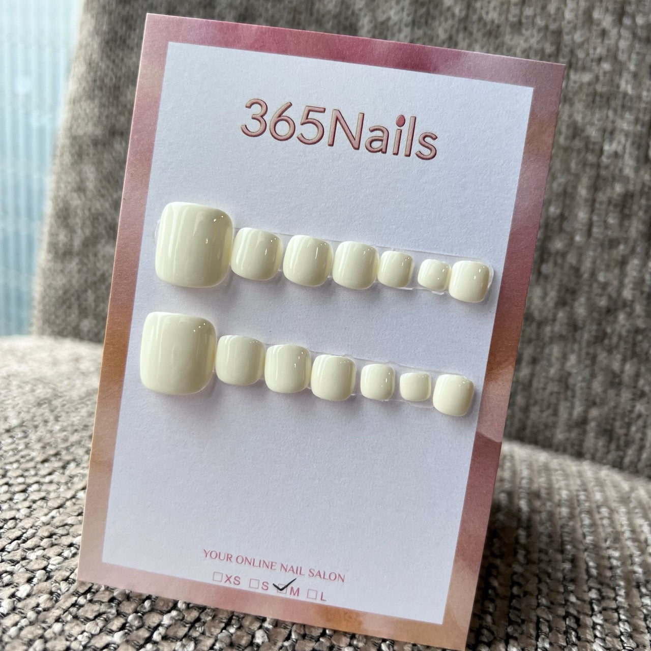 365nails: "creamy off-white solid" – handmade press-on pedicure