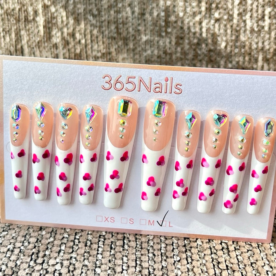365nails : ongles press-on longs, forme trapèze, fait main — rose avec cœur en strass