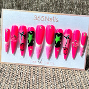 365nails : « Punk Néon » — Ongles longs forme stiletto 3D faits main avec crâne et motifs abstraits