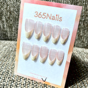 365nails: "부드러운 바닐라" — 미니멀 프렌치 팁 수제 프레스온 네일 숏 아몬드형