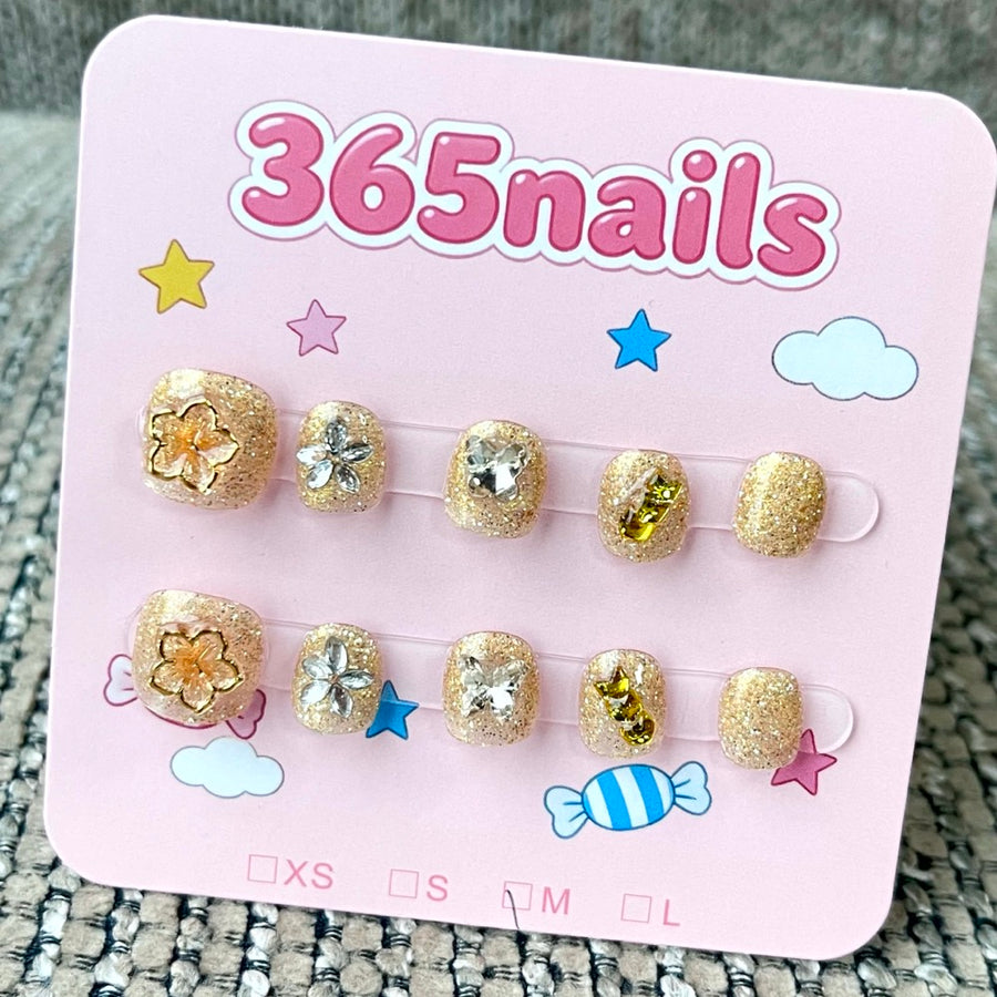 365nails: "Golden Bloom Opulence" – 3D 플로럴 & 크리스탈 수제 숏 스퀘어형 네일