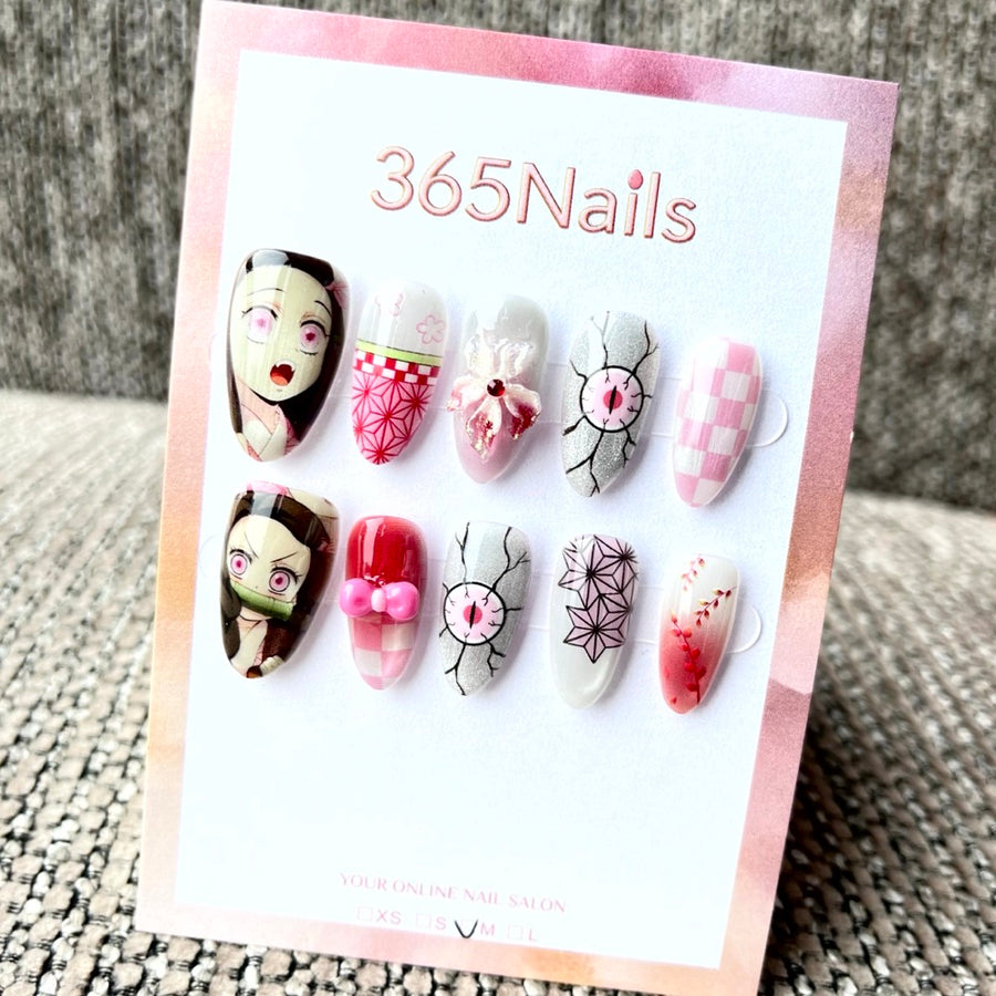 365nails: "Demon Slayer Nezuko" – ongles press-on courts, forme amande, faits main