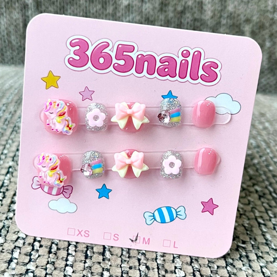 365nails: "Candy Carousel" – 3D 수제 캐릭터 달콤한 숏 스퀘어형 네일
