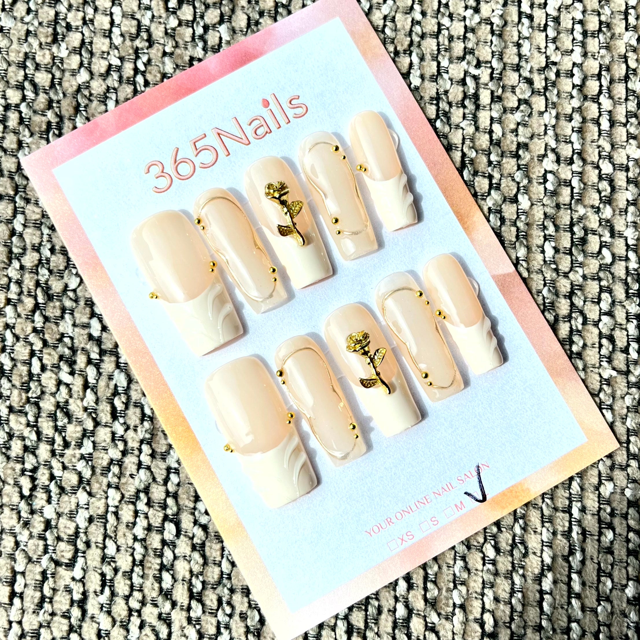365nails: "Golden Rose" – Unhas de Amêndoa Artesanais com Floral 3D e Ponta Francesa
