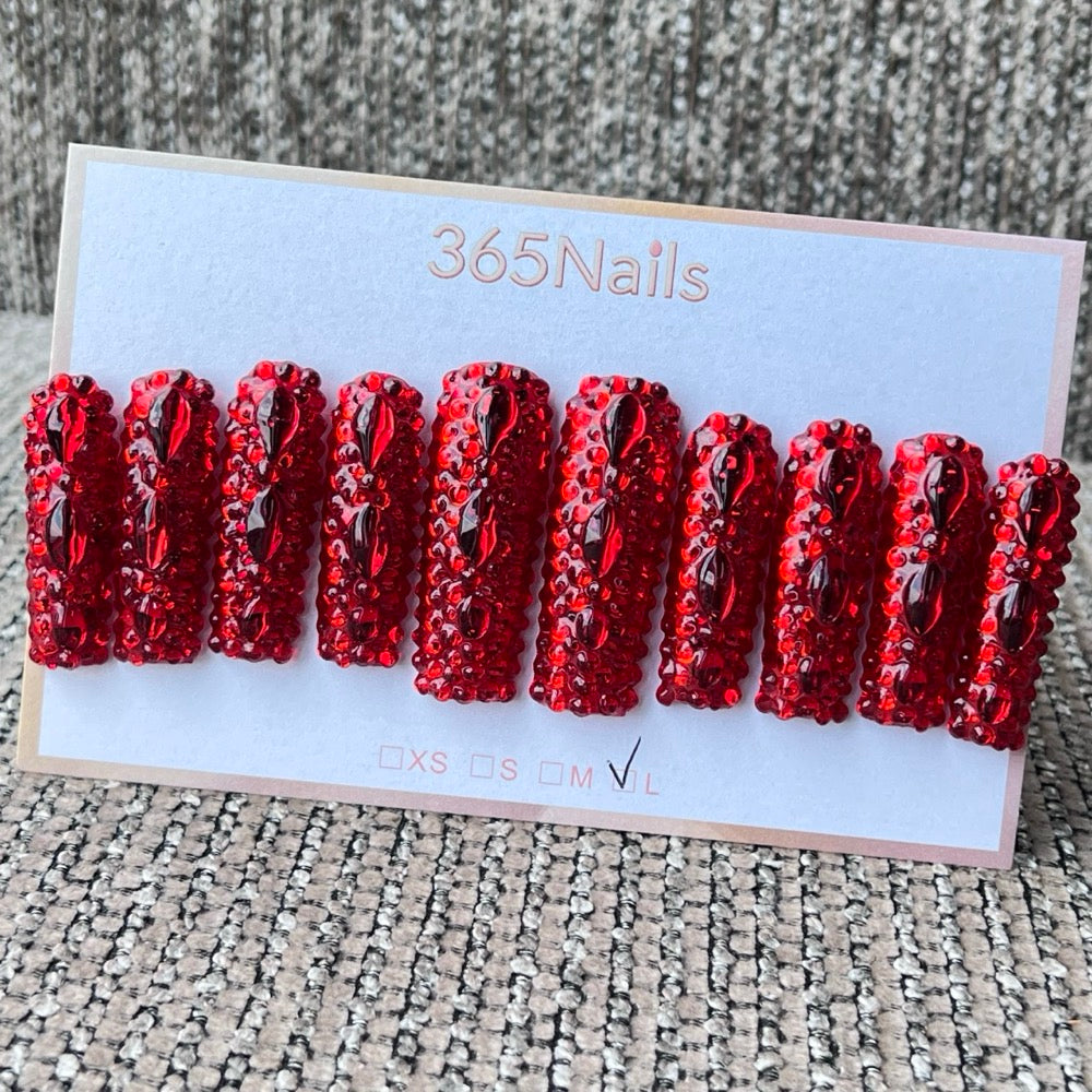 365nails: "크림슨 파이어" – 3D 크리스탈 & 비즈 수제 코핀형 네일