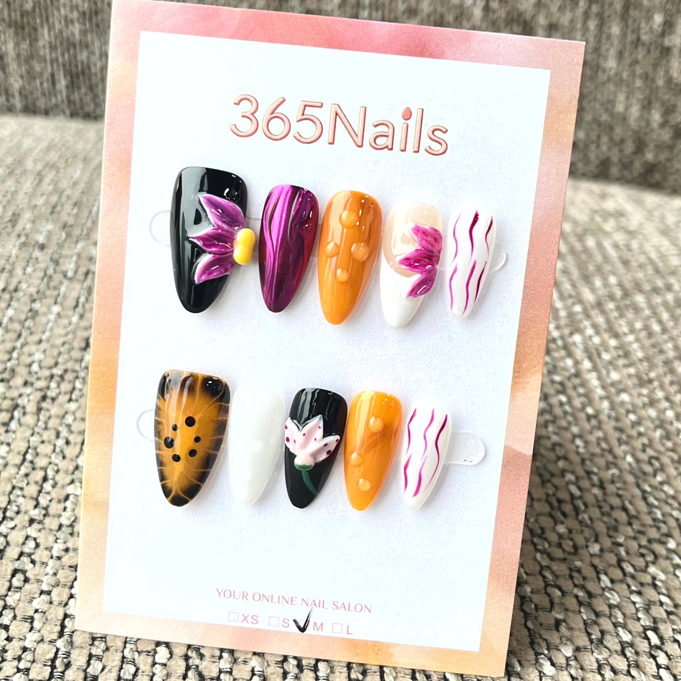 365nails: "Lótus Âmbar" – Unhas de Amêndoa Esculpidas em 3D de Flor e Casco de Tartaruga Feitas à Mão