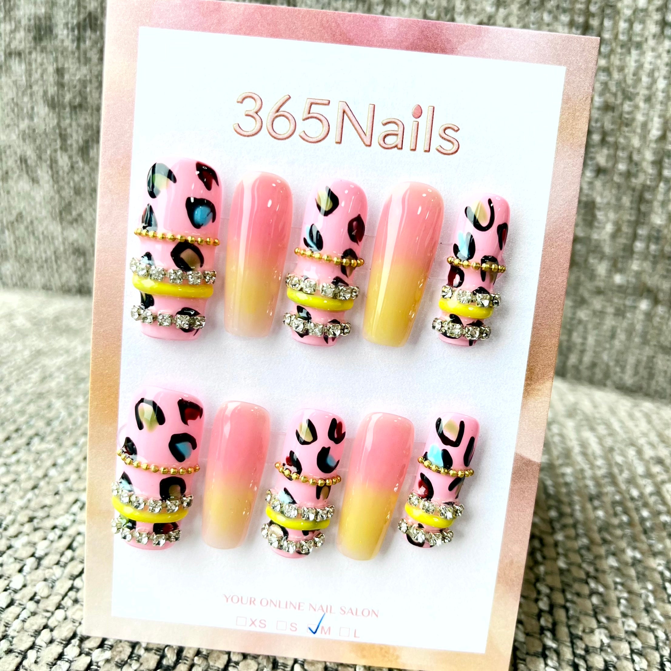 Y2K Oncinha Rosa: "Corrente de Oncinha com Degradê Amarelo e Rosa" – Unhas Postiças Longas no Formato Caixão