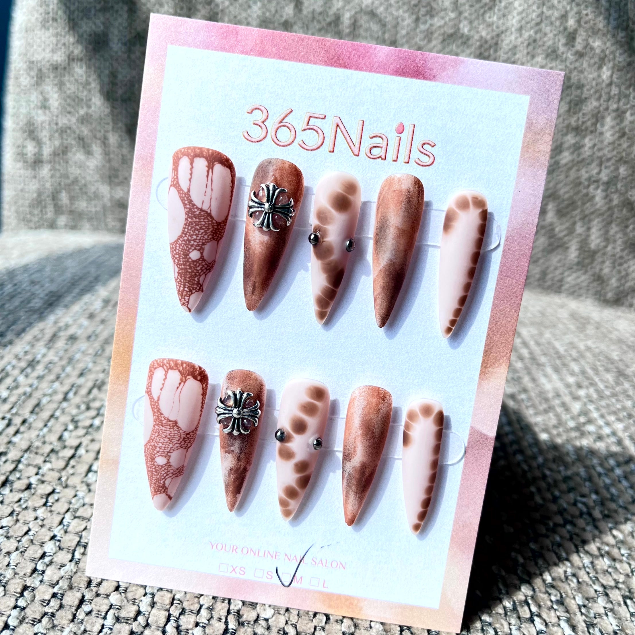 365nails: "咖啡蕾絲十字" – 手工製 長款 銳利尖形 穿戴甲
