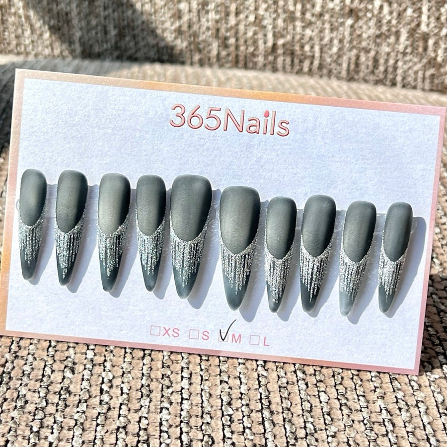 365nails: 「銀流蘇夜色」— 霧面與亮粉手工製尖形甲片
