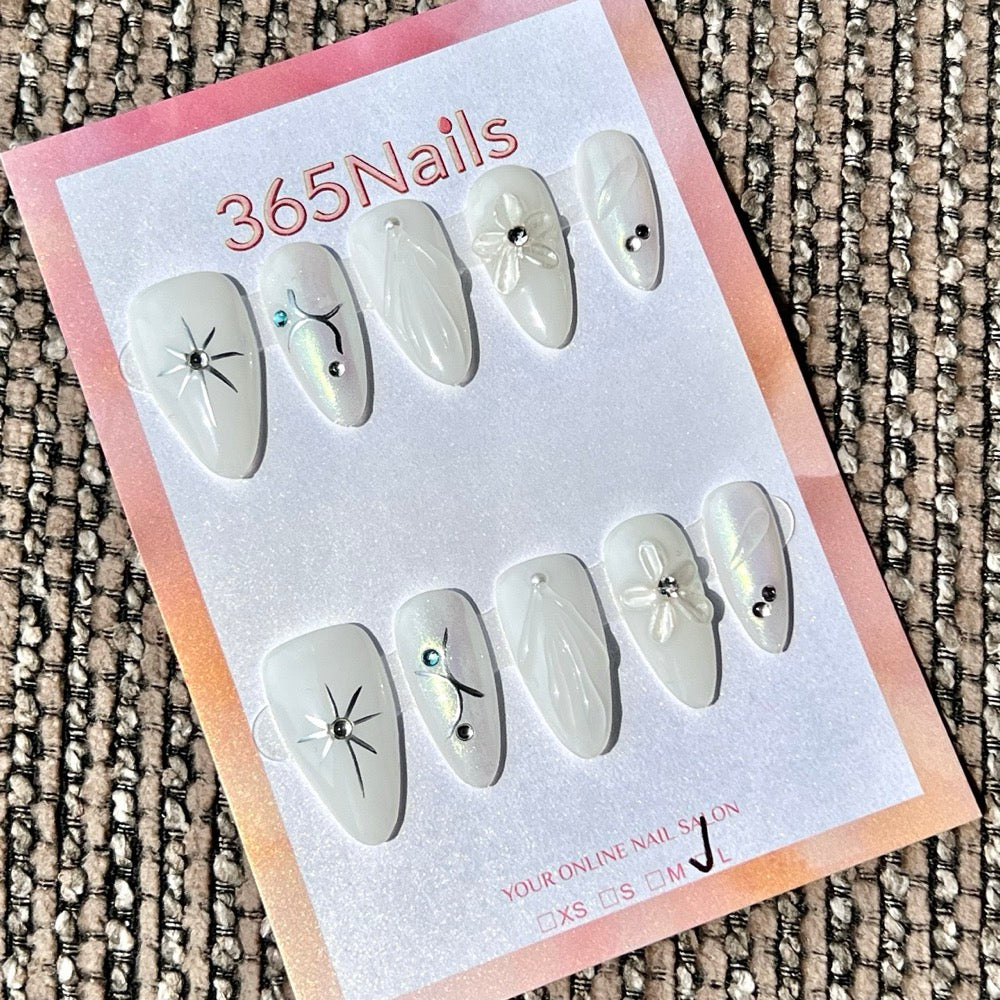 365nails: "White Star Flower Wave 3D" – Handmade Medium Stiletto Press-On Nails