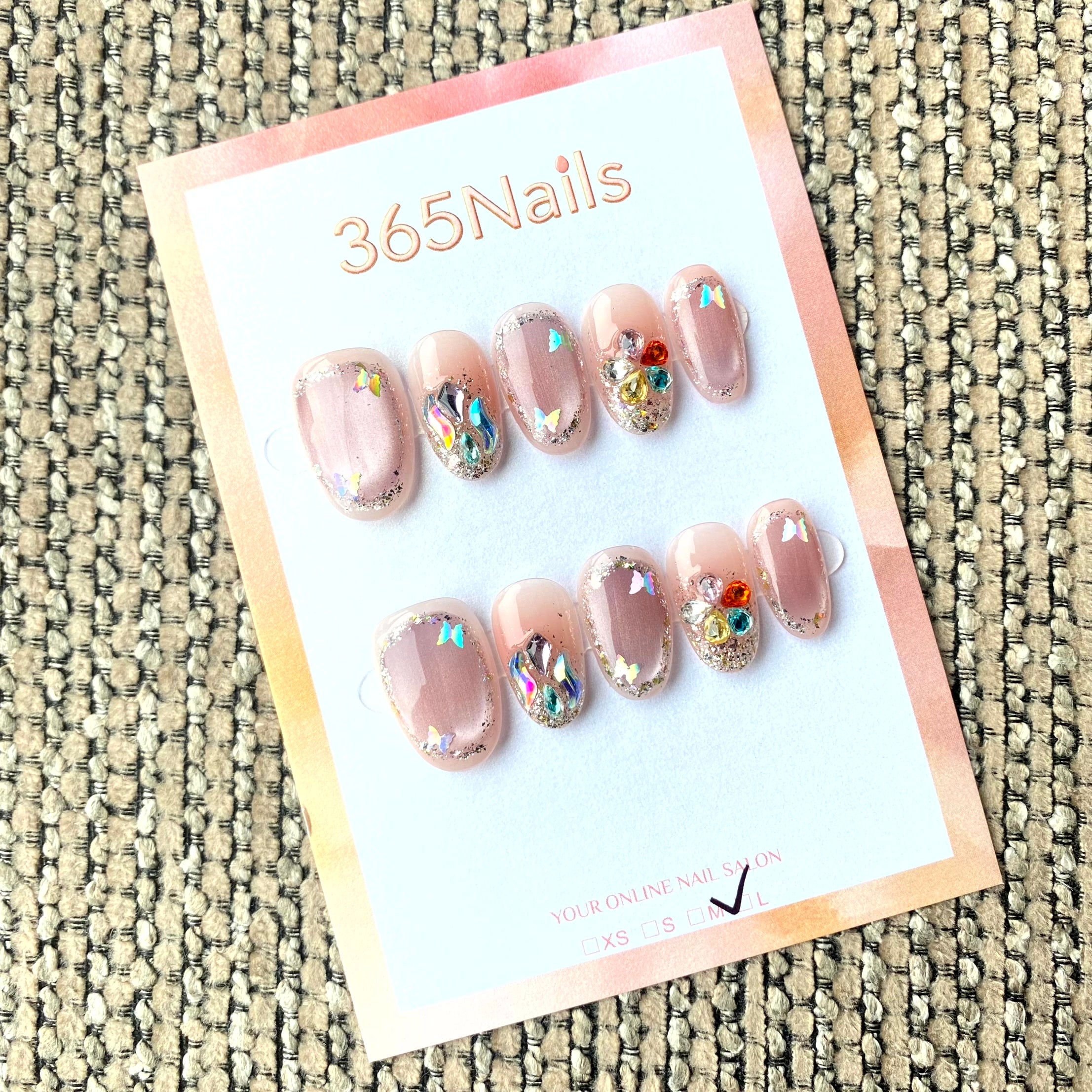 365nails: 크리스탈 요정 – 핑크 캣아이 & 컬러 라인스톤 수제 숏 오벌형 네일
