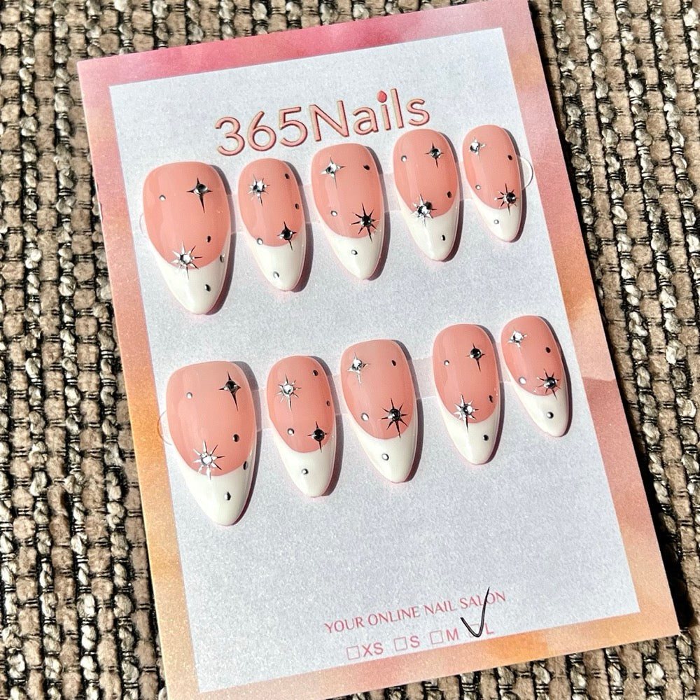 365nails: "오로라 스타 프렌치" – 수제 미디엄 스틸레토형 프레스온 네일