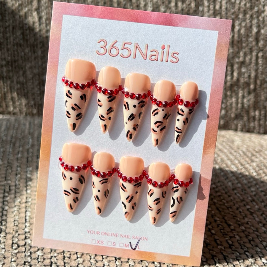 365nails: "Rubis Sauvage" – Imprimé léopard 3D avec perles, ongles press-on faits main, ongles amande mi-longs